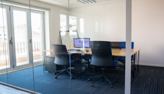 Office interior designers in Gurgaon planning cost-efficient workspaces